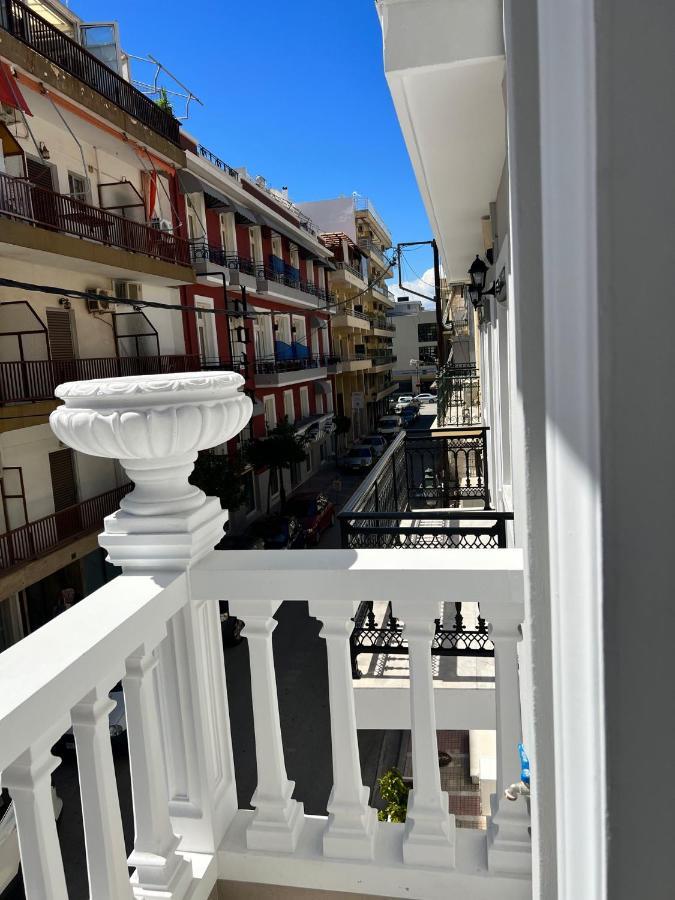 Kontis' Deluxe Furnished Apartment Loutraki  Exterior photo