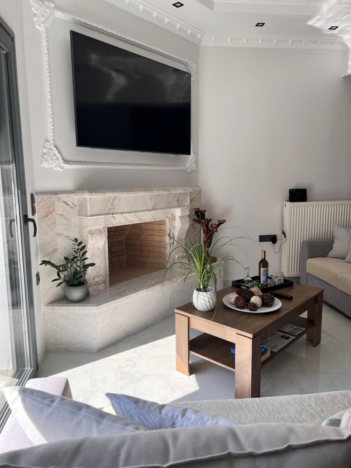 Kontis' Deluxe Furnished Apartment Loutraki  Exterior photo
