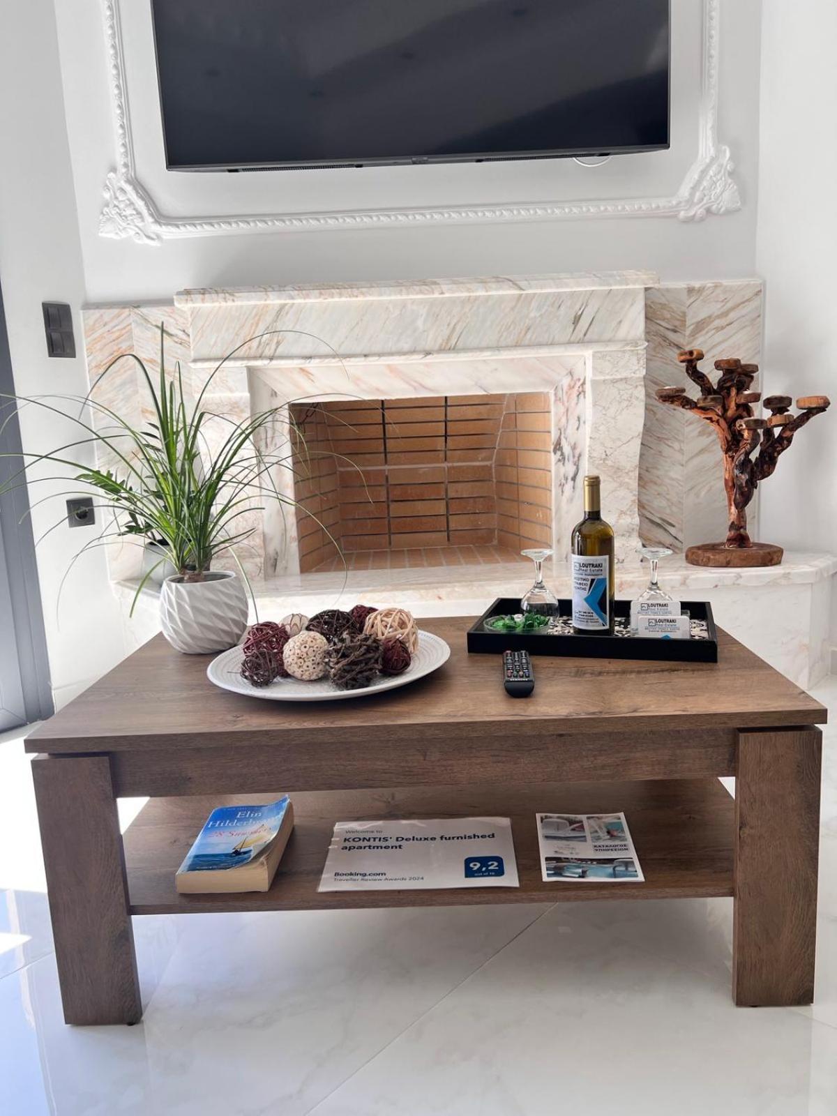 Kontis' Deluxe Furnished Apartment Loutraki  Exterior photo