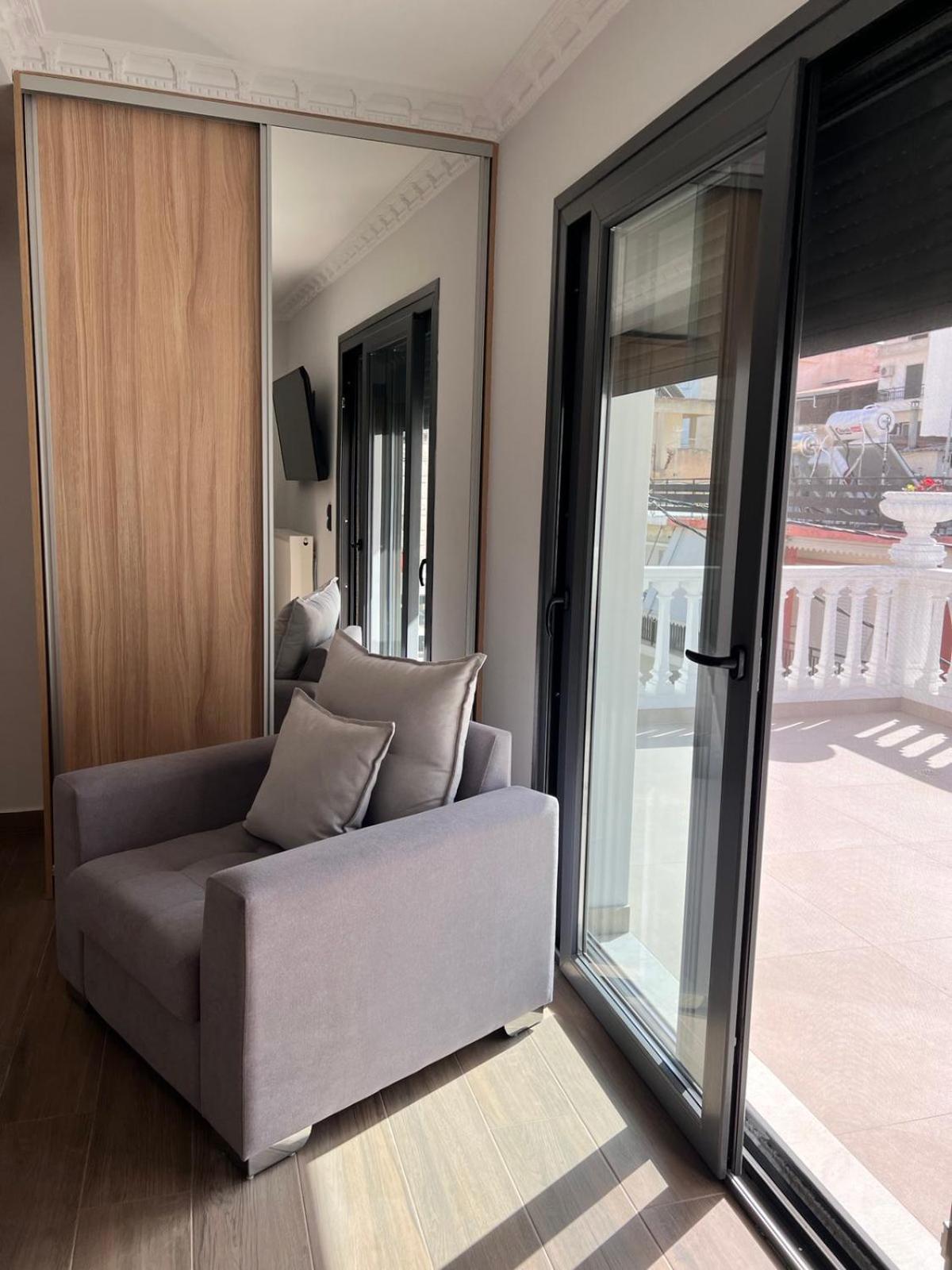 Kontis' Deluxe Furnished Apartment Loutraki  Exterior photo